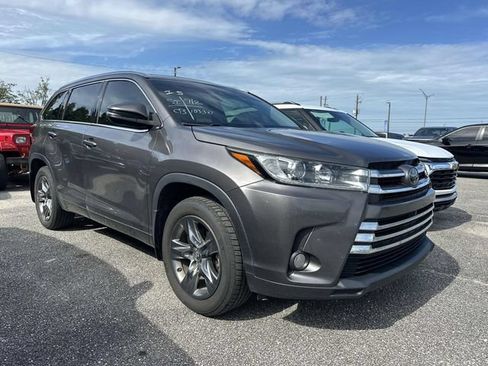 Used 2017 Toyota Highlander Limited Platinum AWD/4WD image 10