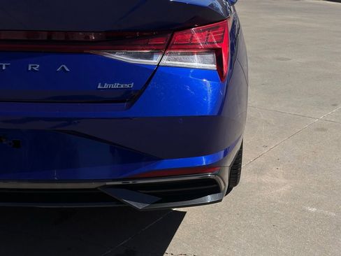 Used 2023 Hyundai Elantra Limited image 13