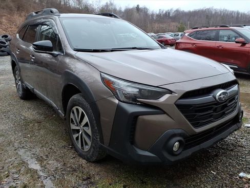 Used 2024 Subaru Outback Premium image 7