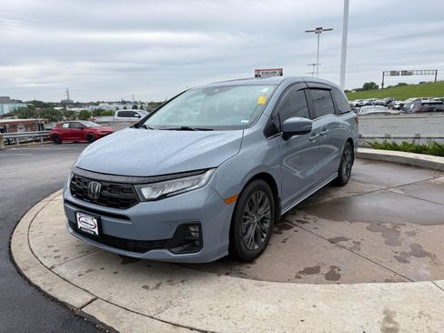 Used 2025 Honda Odyssey Touring image 10