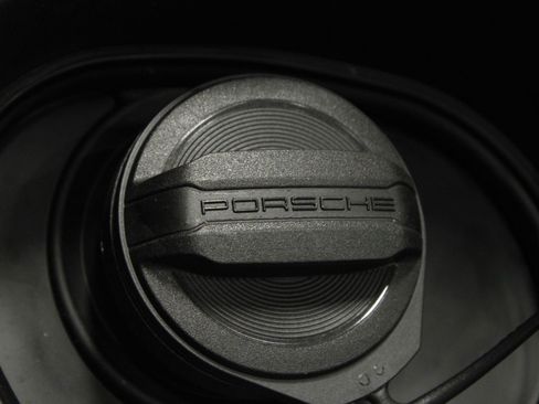 Certified 2026 Porsche Macan AWD/4WD image 24