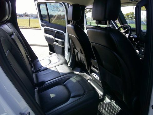 Used 2023 Land Rover Defender 110 S image 30