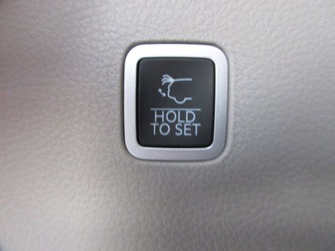 Used 2023 Jeep Wagoneer L Series III w/ Premium Group I image 58