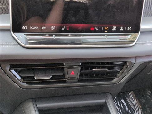 Used 2025 Volkswagen Tiguan SE FWD image 15