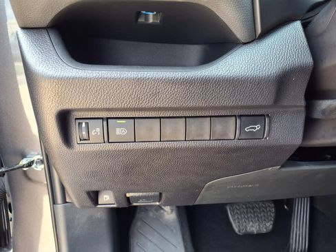 Used 2025 Toyota RAV4 XSE AWD/4WD image 23
