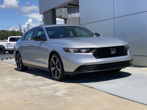 Used 2025 Honda Accord Sport image 2