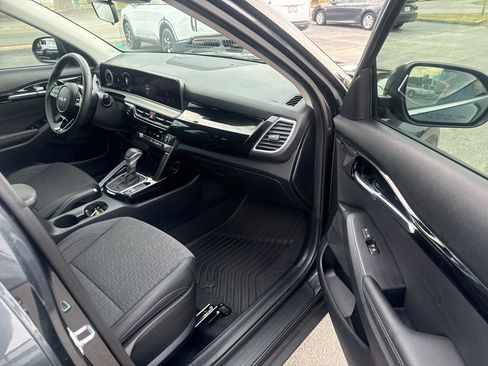 Used 2024 Kia Seltos S FWD image 16