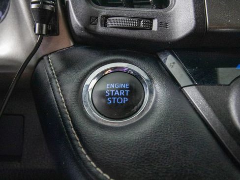 Used 2018 Toyota RAV4 XLE w/ Plus Extra Value Package FWD image 21