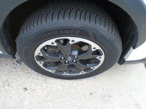 Used 2023 Subaru Crosstrek 2.0i AWD/4WD image 19