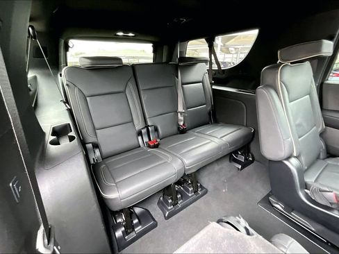 Used 2025 Chevrolet Suburban Premier image 38