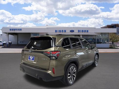 Used 2025 Subaru Forester Touring AWD/4WD image 3