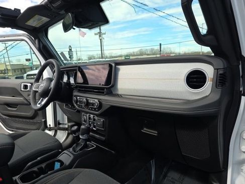 Used 2025 Jeep Wrangler Sahara 4xe w/ Safety Group image 43