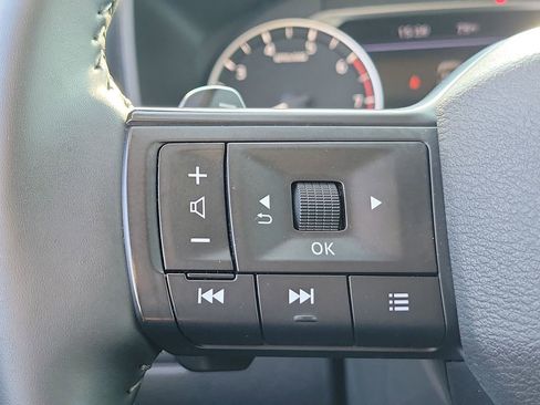 Used 2025 Nissan Rogue SV image 26