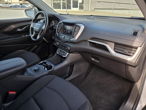 Used 2024 GMC Terrain SLE image 30