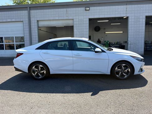 Used 2023 Hyundai Elantra Limited w/ Cargo Package FWD image 8