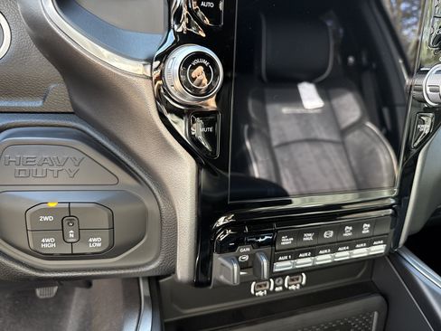 New 2025 RAM 3500 Laramie w/ Towing Technology Group image 31