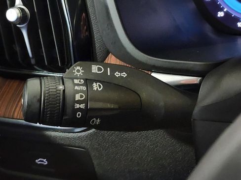 Used 2023 Volvo XC60 B5 Plus image 15