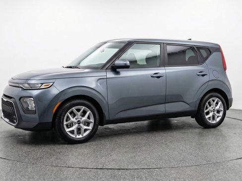 Used 2025 Kia Soul LX w/ LX Technology Package image 3