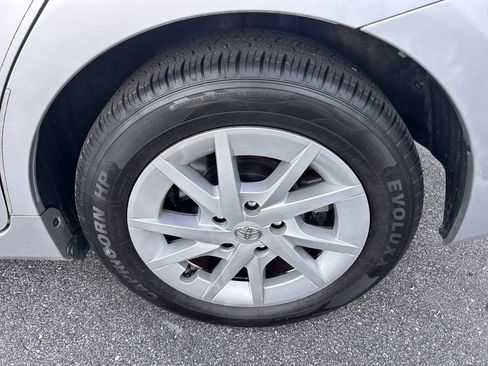 Used 2014 Toyota Prius V Five image 27
