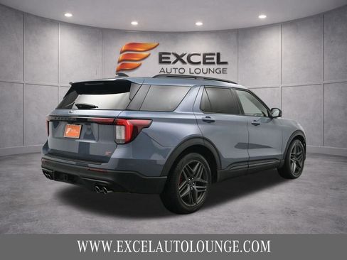Used 2025 Ford Explorer ST AWD/4WD image 9