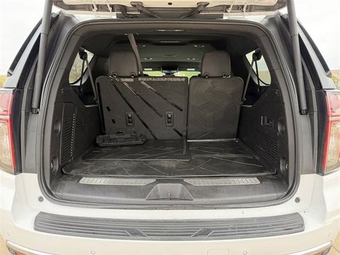 Used 2023 Chevrolet Suburban Premier image 33