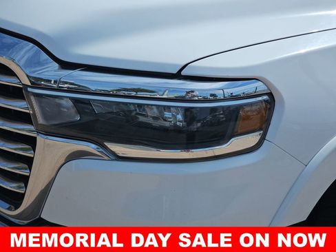 Used 2025 RAM 1500 Laramie AWD/4WD image 36