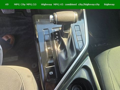 Used 2024 Kia Niro LX image 11