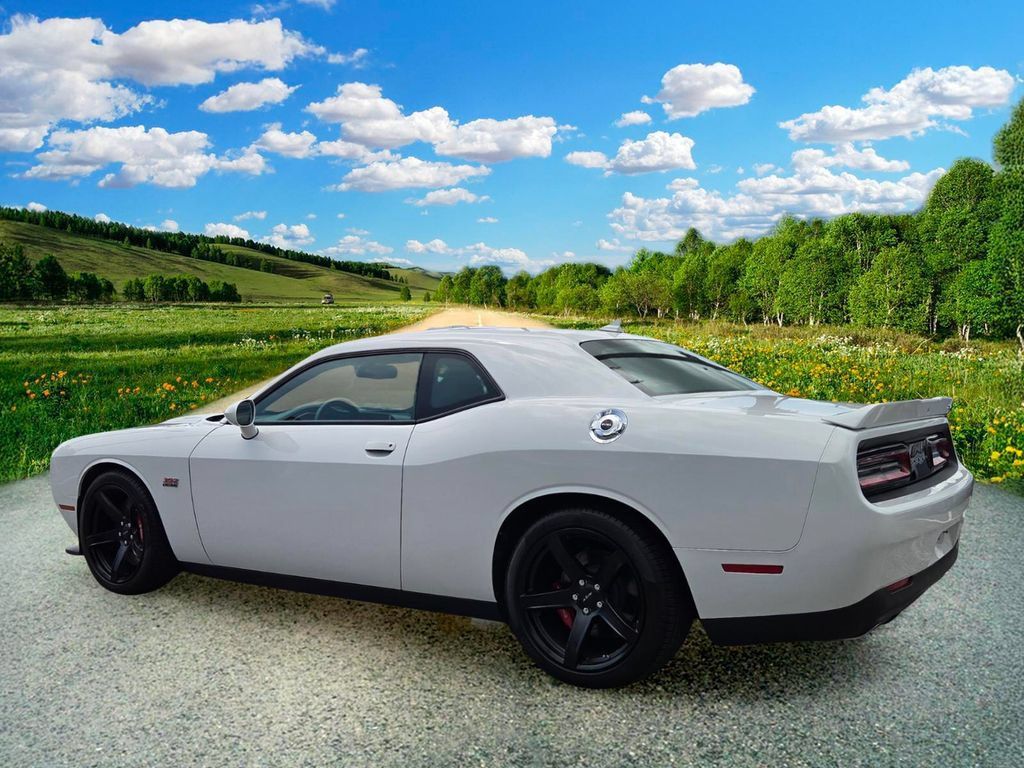 Used 2018 Dodge Challenger SRT RWD image 4