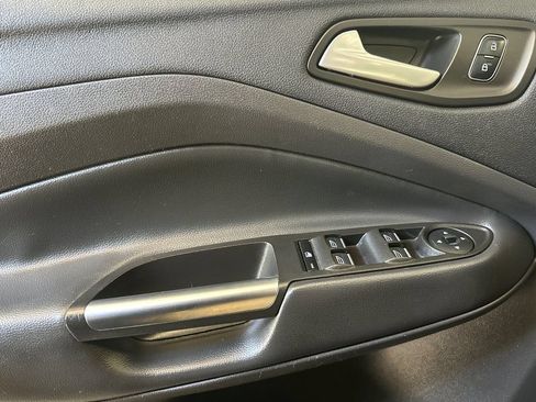 Used 2017 Ford Escape SE w/ Equipment Group 201A AWD/4WD image 11