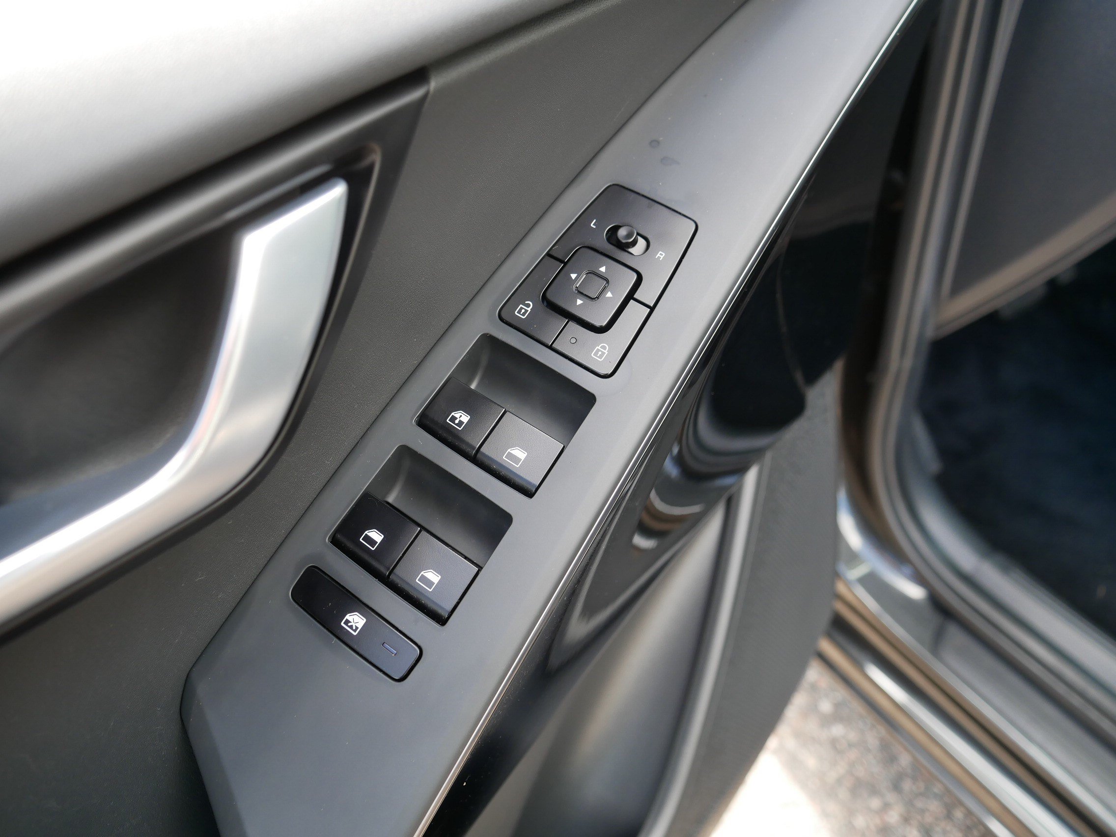 Certified 2024 Kia Niro Wind w/ Wind Preserve Package FWD image 19