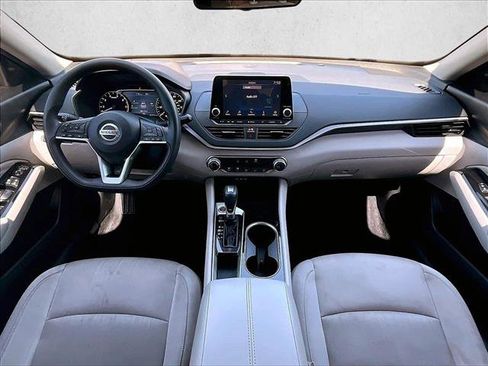 Used 2021 Nissan Altima 2.5 SV FWD image 16