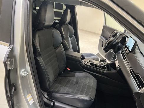 Used 2025 Mitsubishi Outlander AWD image 25