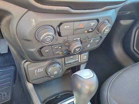 Used 2023 Jeep Renegade Latitude image 22