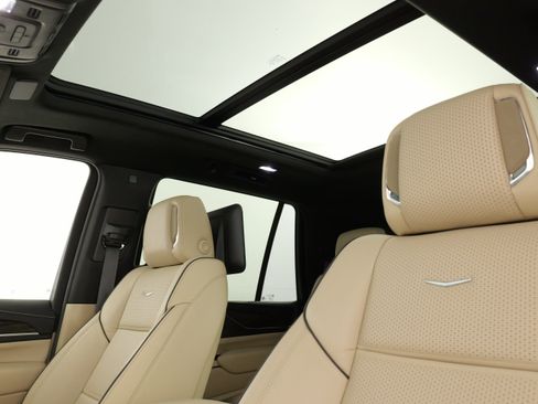 Used 2023 Cadillac Escalade Premium Luxury w/ LPO, Floor Liner Package AWD/4WD image 34