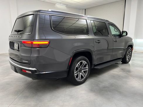 Used 2024 Jeep Wagoneer L Series II image 7