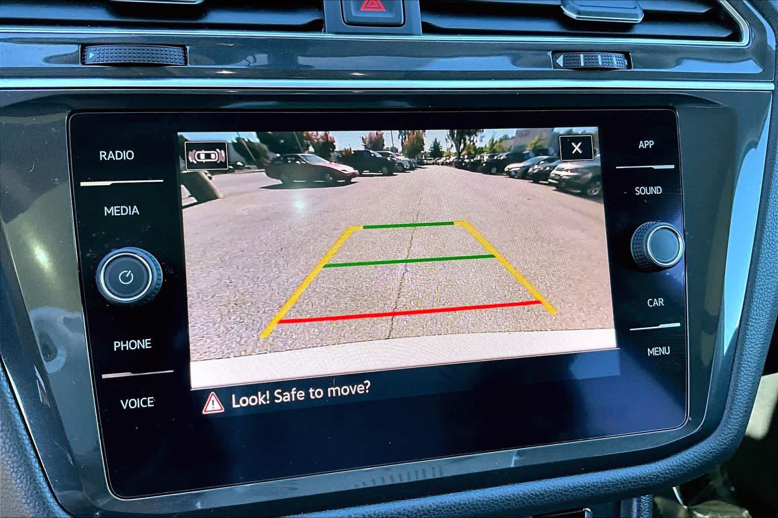 Used 2021 Volkswagen Tiguan SE w/ Panoramic Sunroof Package FWD image 27