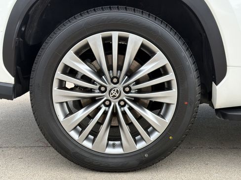 Used 2020 Toyota Highlander Platinum FWD image 10