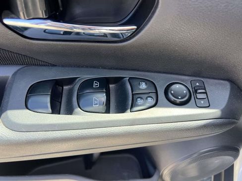 Used 2024 Nissan Kicks SV w/ Interior Electronics Package FWD image 17