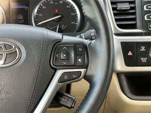 Used 2018 Toyota Highlander Limited image 10