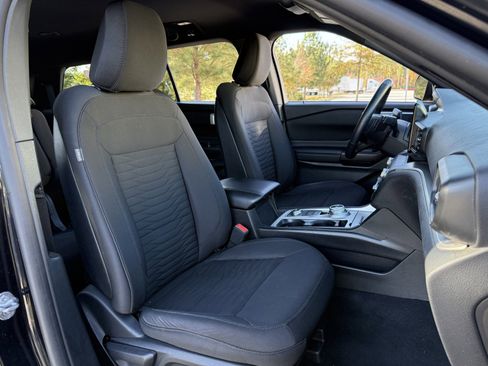 Used 2020 Ford Explorer XLT image 36