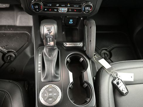 New 2025 Ford Bronco Badlands image 32