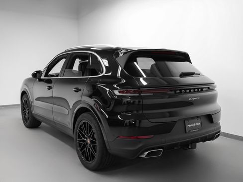 Certified 2026 Porsche Cayenne E-Hybrid AWD/4WD image 3
