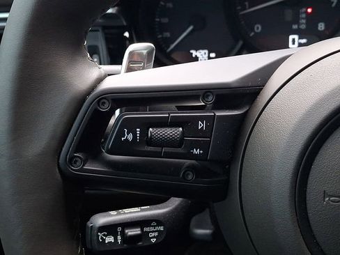 Certified 2023 Porsche Macan image 28