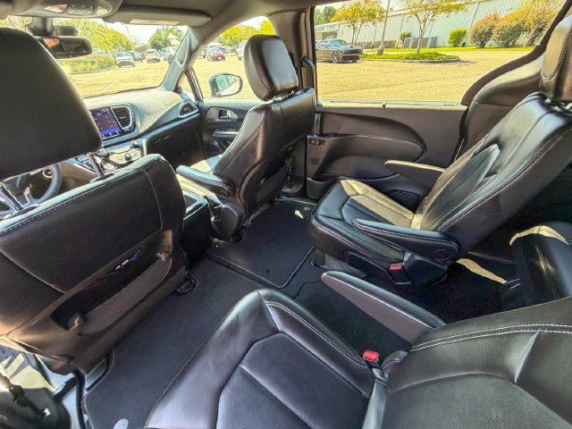 Used 2025 Chrysler Pacifica Select FWD image 21