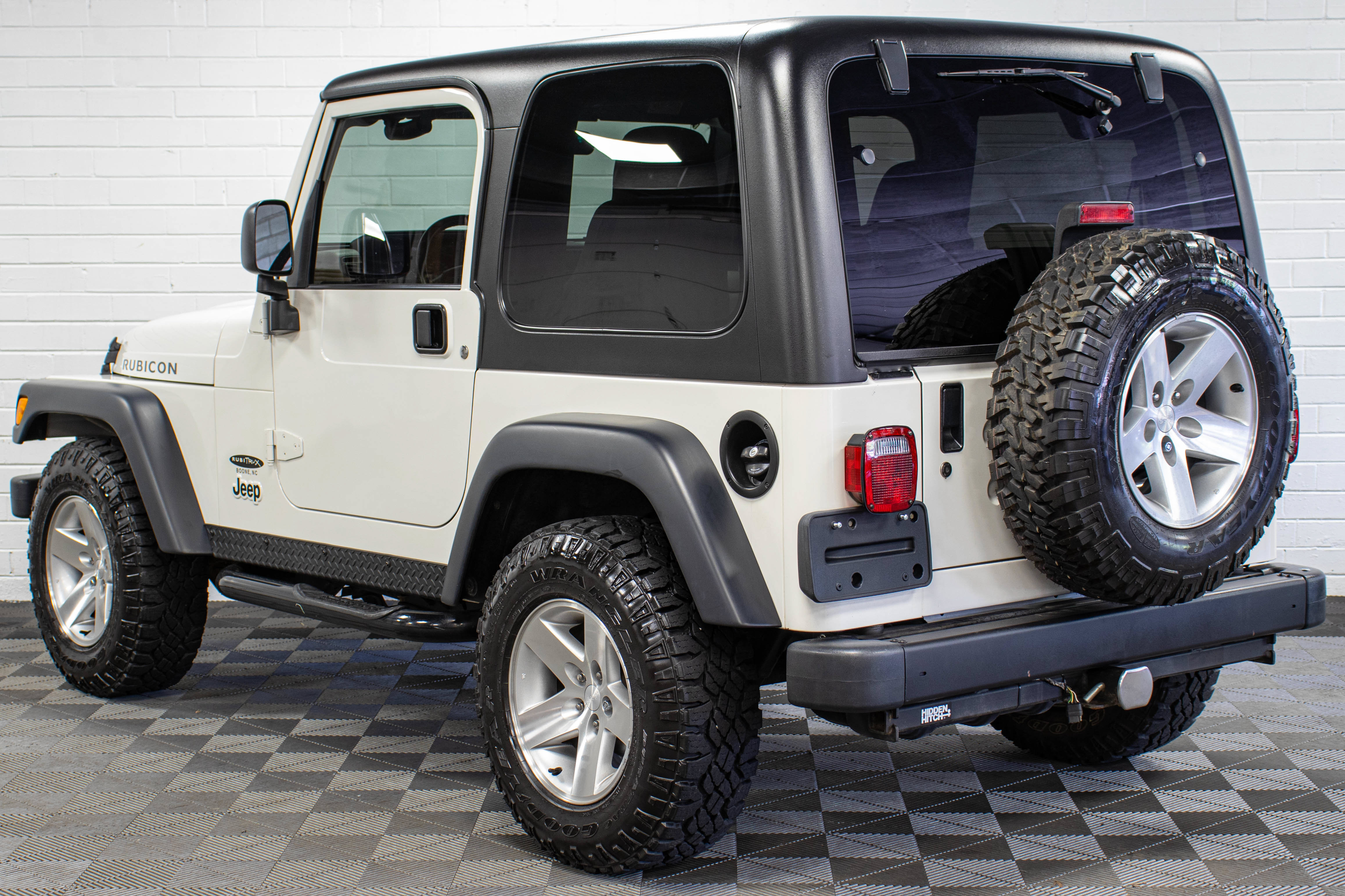 Used 2004 Jeep Wrangler Rubicon w/ Dual Top Group AWD/4WD image 5