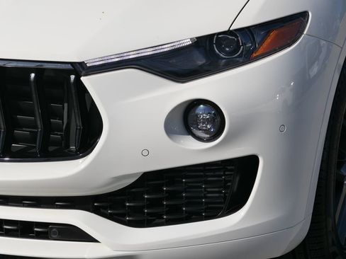 Used 2024 Maserati Levante GT Ultima image 10