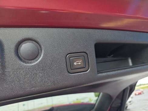 Used 2019 Chevrolet Equinox Premier AWD/4WD image 12