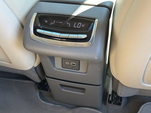 Used 2023 Cadillac XT6 Premium Luxury AWD/4WD image 38