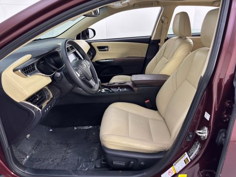 Used 2018 Toyota Avalon XLE Premium image 16