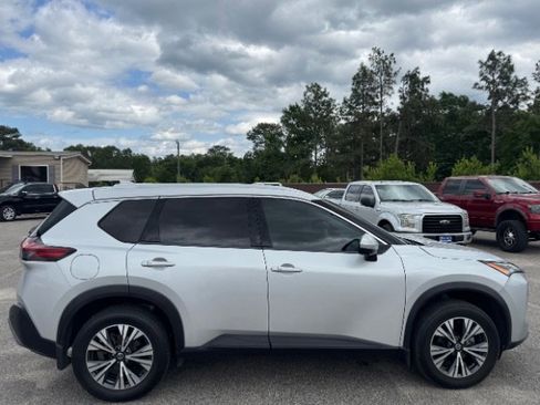 Used 2021 Nissan Rogue SV w/ Premium Package FWD image 4